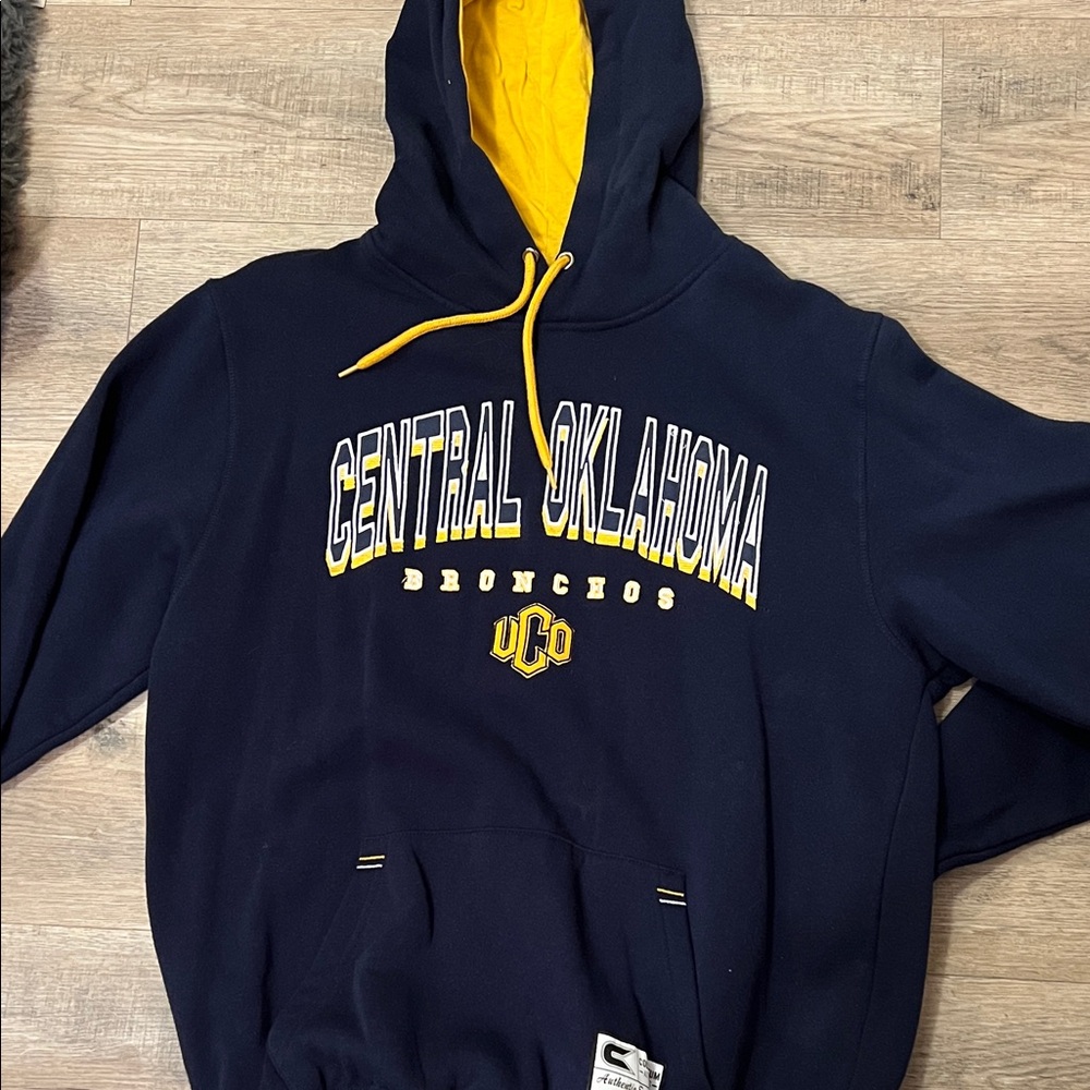 Colosseum Central Oklahoma Broncos Navy and Yellow Hoodie